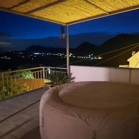 Panoramico Apartment, Private Jacuzzi شقة