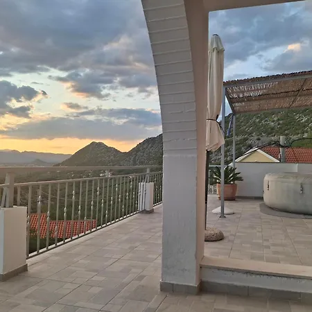 Panoramico Apartment, Private Jacuzzi Brela