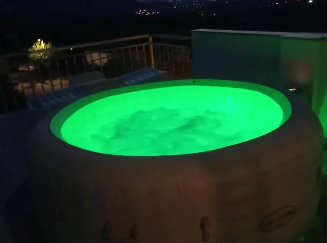 Panoramico Apartment, Private Jacuzzi شقة *